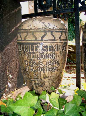 Die Urne von Lucile Sendig