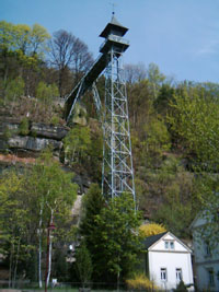 Der Aufzug im April 2004